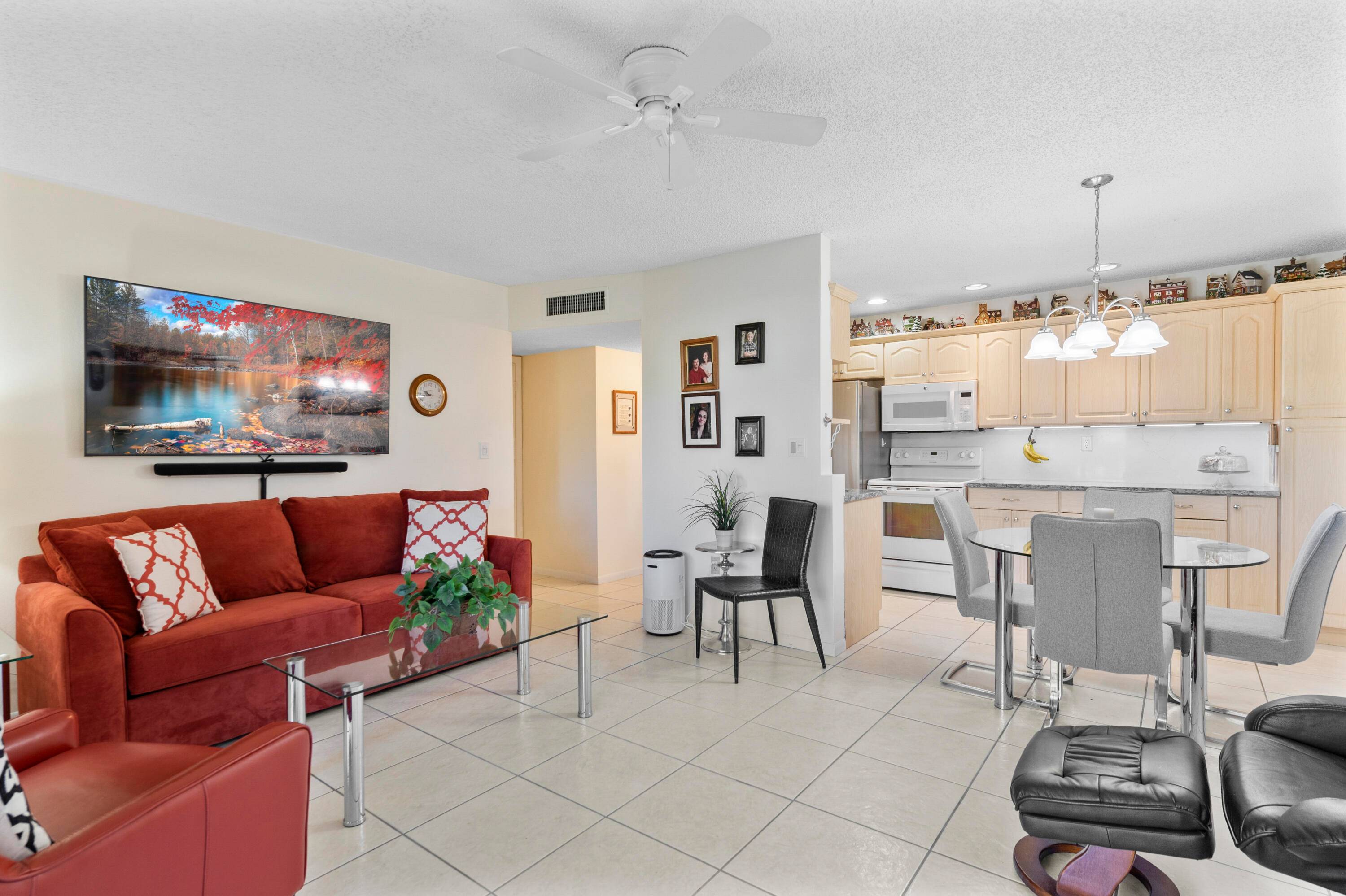 Bright Airy well kept 1 1 condo located at Sabal Palm Village in Tamarac, 55 Community.