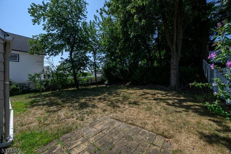 Charming 3 Bed 1. 5 Bath Cape in Clifton is awaiting you and your personal touches !