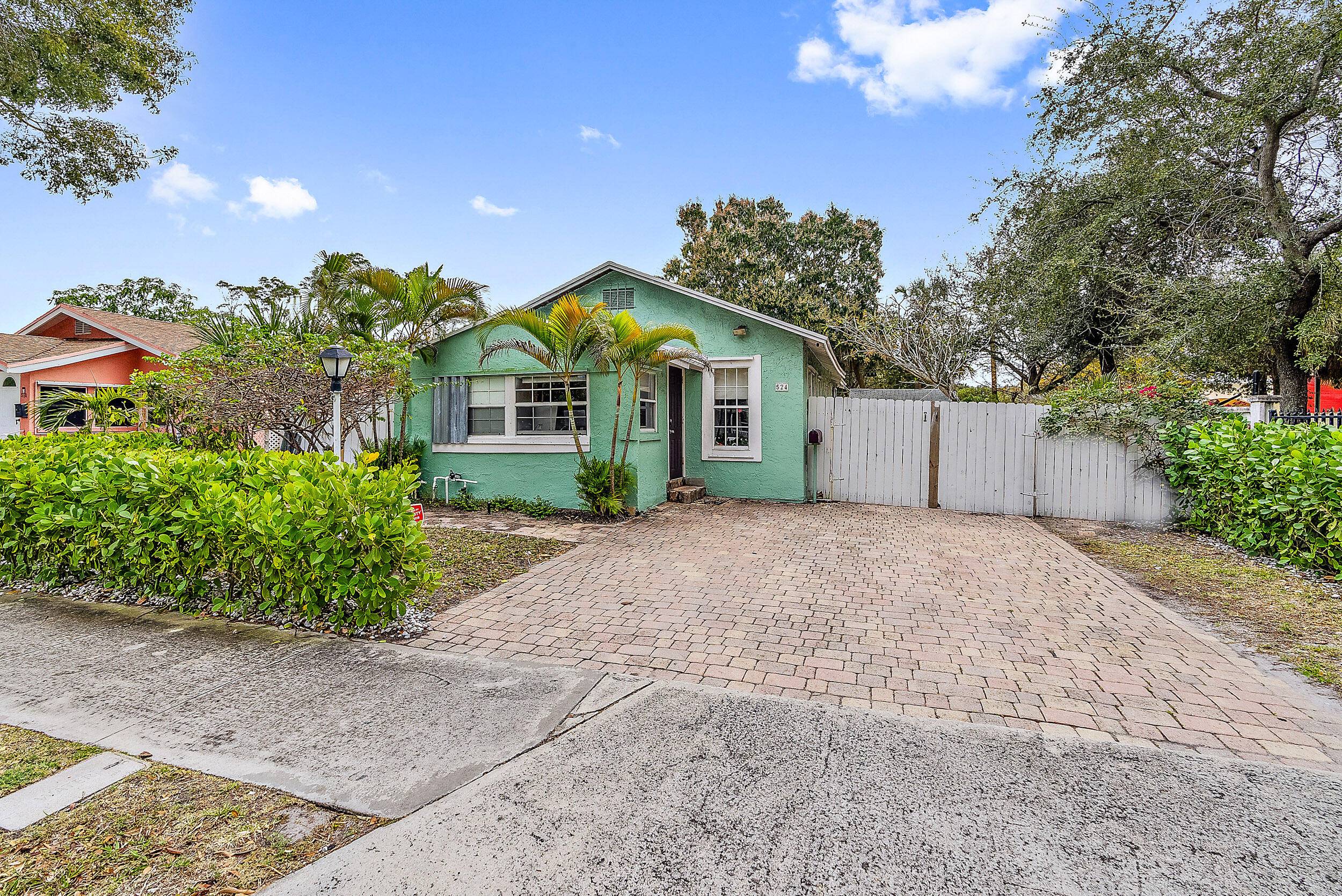 Perfect for first time homebuyers or savvy investors, this charming residence is located in the desirable Northwood Harbor Historic District of West Palm Beach.