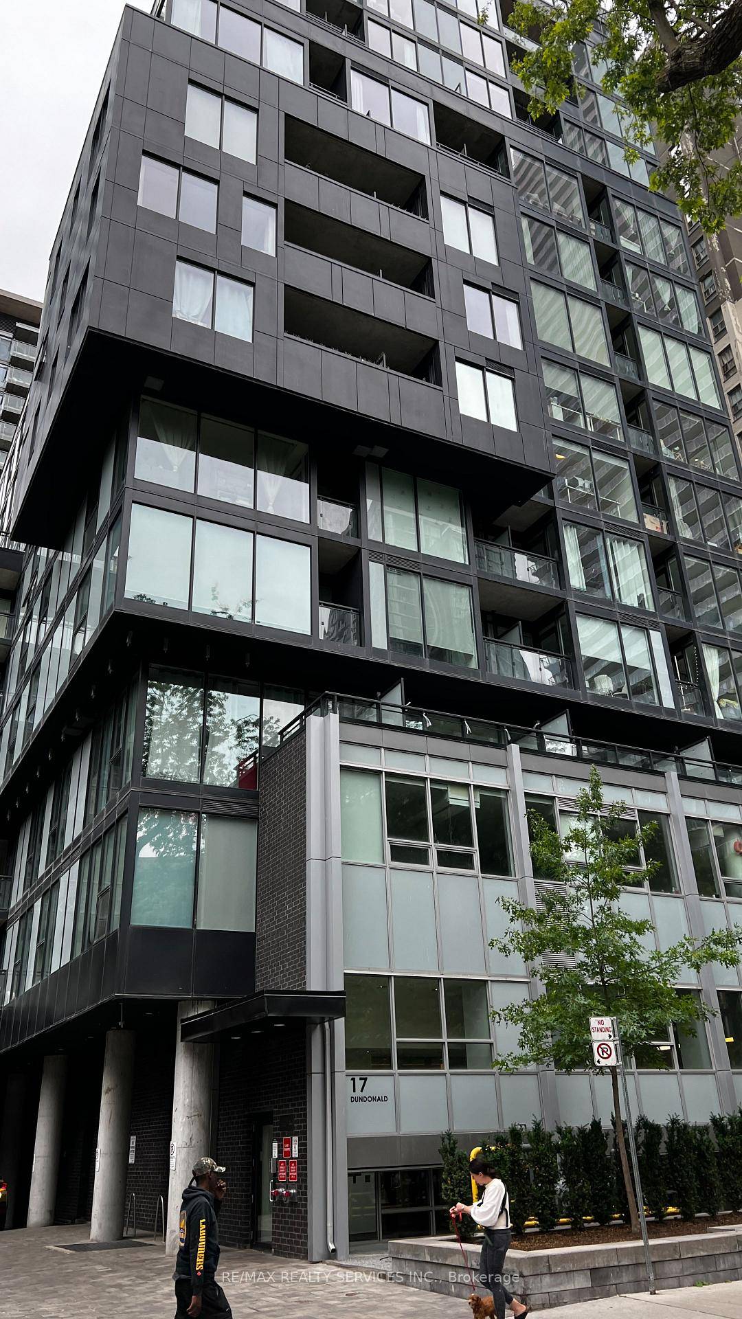 Step into the epitome of convenience with direct access to TTC's Wellesley station right from the building.