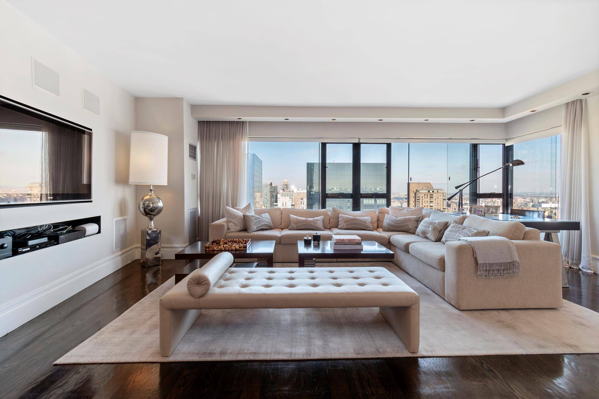 Perched on the 34th floor, enjoy spectacular views overlooking the east river, the iconic 59th st bridge and beyond !
