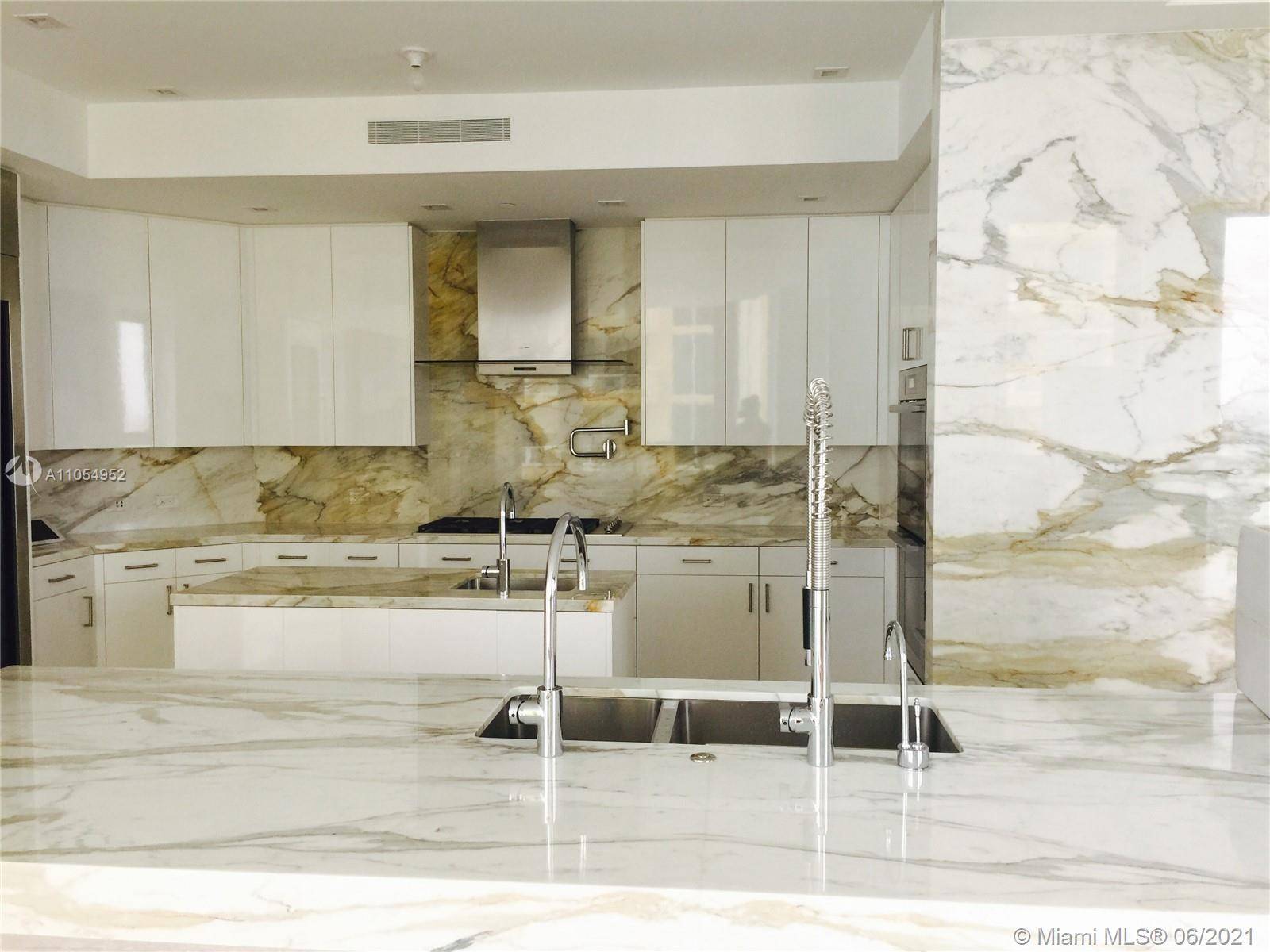 Rolls Royce house car, private elevator, fireplace, 10'6 Ceilings, onyx Bathroom, Ornare Leather Closets, Pool Cabana, Includes daily breakfast and 24 7 coffee service