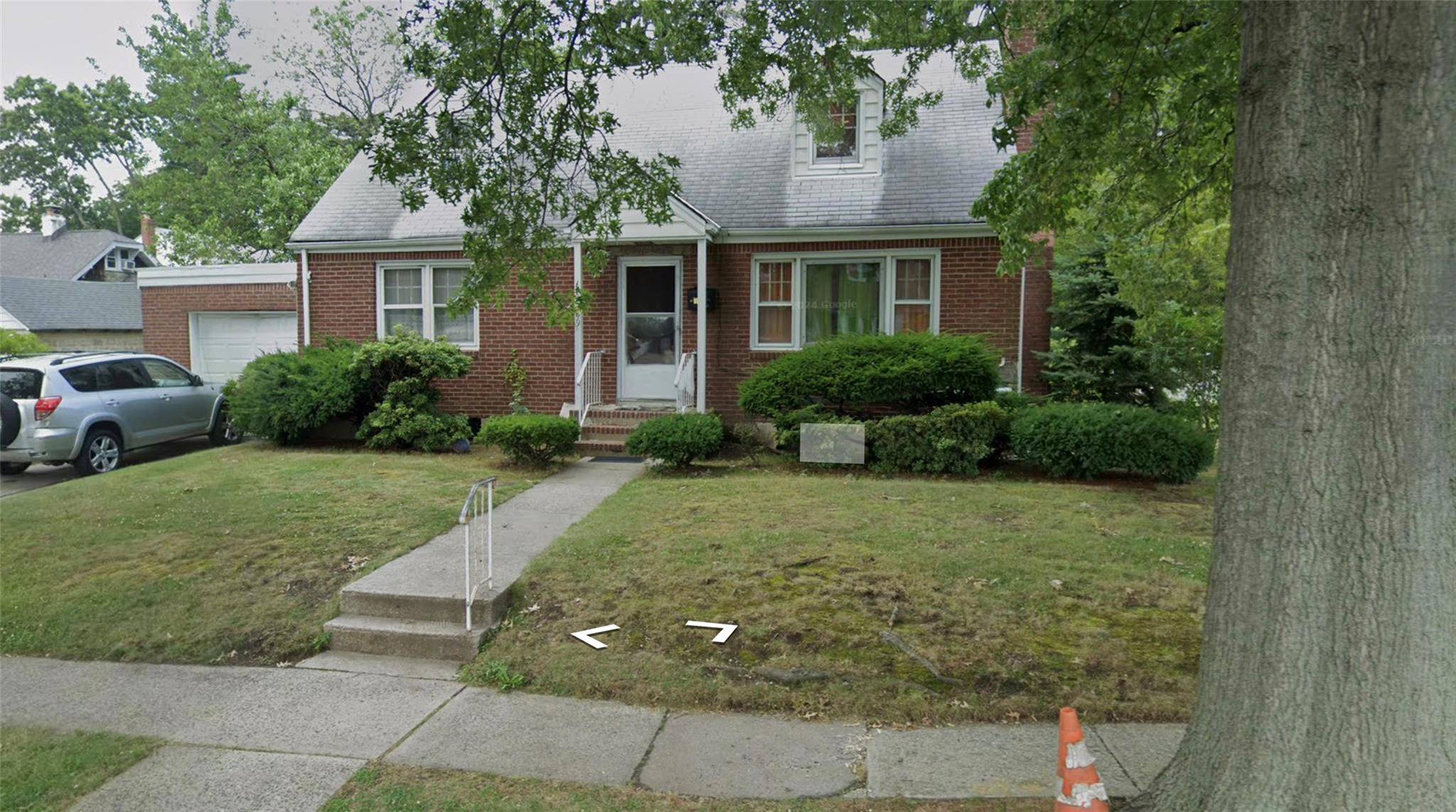 Investor Special in Uniondale !