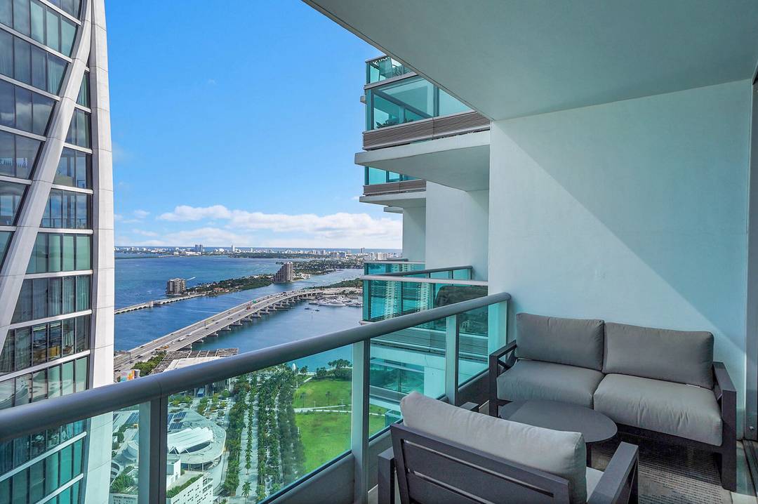 Amazing views from every room Beautiful 48th floor corner unit at 900 Biscayne Bay a light filled, modern 2 bed 2 bath 1 2 guest bath residence featuring marble countertops, ...