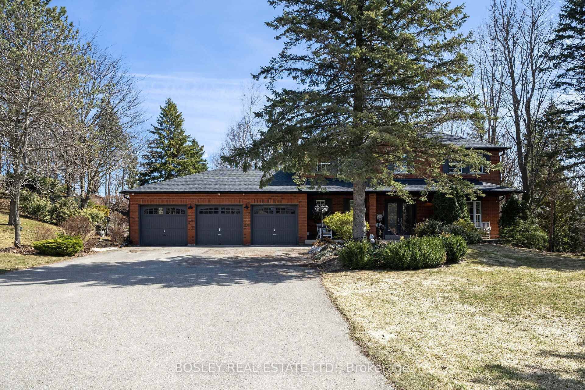 Luxury Living Extraordinary Estate Where Style, Comfort amp ; Functionality Meet.