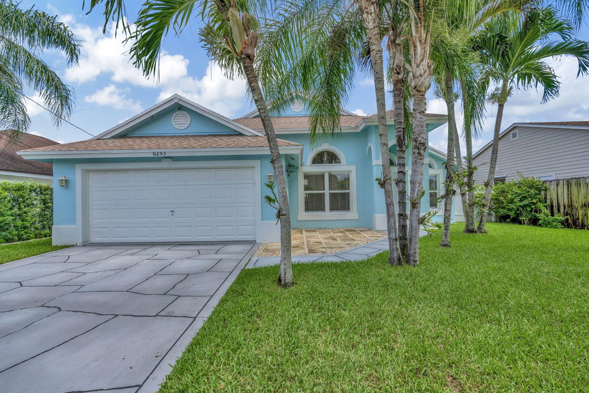 Beautiful Remodel home ! This home has a spacious living area with an upgraded kitchen.