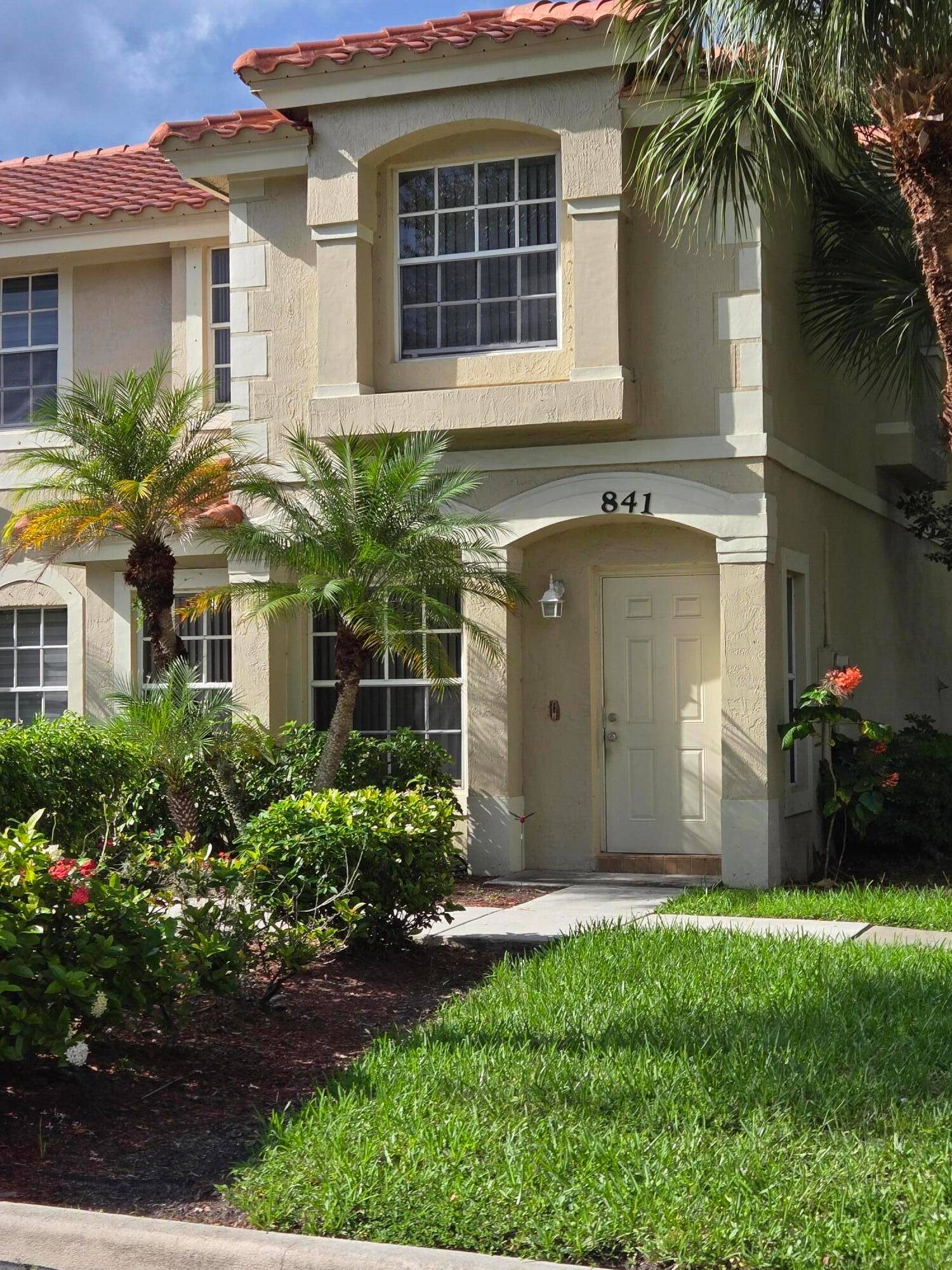 Discover the West Palm Beach life style in this beautiful townhome located in the heart of the city, just a few miles from the pristine beaches of the Atlantic Palm ...