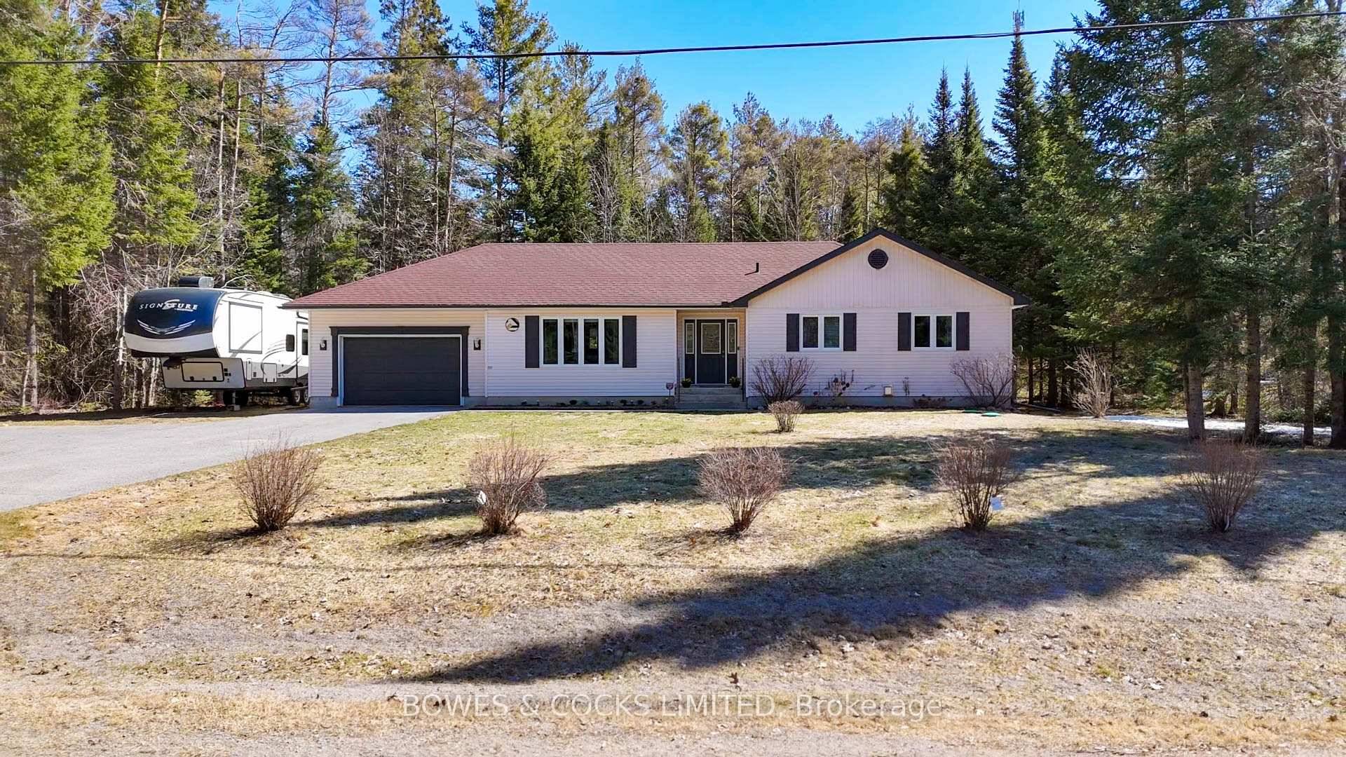 Welcome to 88 Simeon Crescent in the charming town of Apsley, where comfort meets lifestyle in an area surrounded by fine homes.