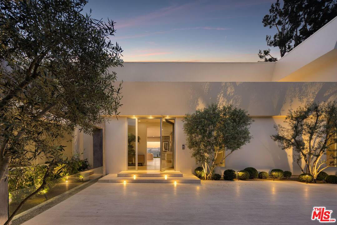 1557   Tower Grove Dr 6BR Beverly Hills Post Office | B.H.P.O. La