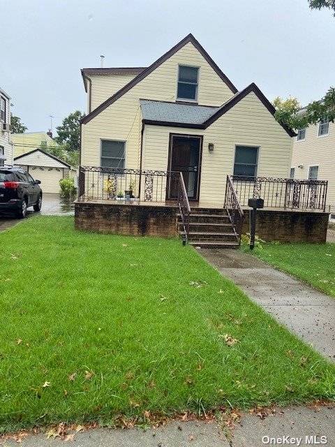 Great Location ! Close to transportation and LIJ, shopping center, the private house has 4 bedrooms, 2 full baths, living, dining, and kitchen.