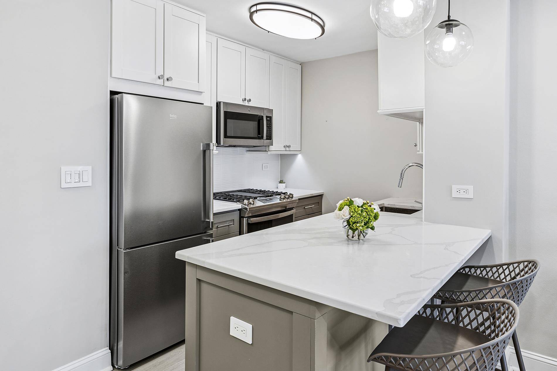 Welcome to apartment 18K at The Theso, a distinguished cooperative located at 300 East 71st Street in the heart of Manhattan's Upper East Side.