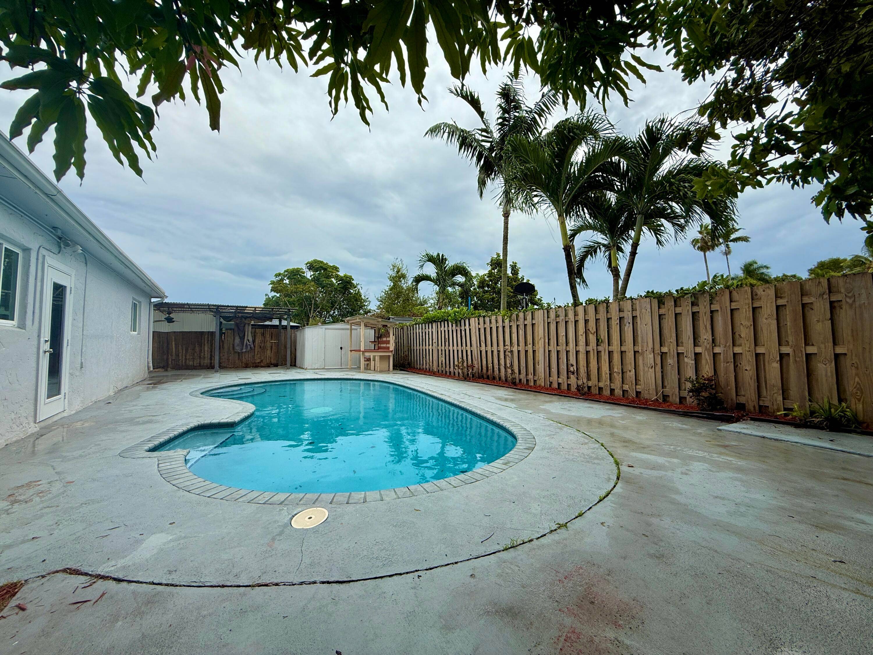 Foreclosure property priced just above tax assessed value for a fast sale !