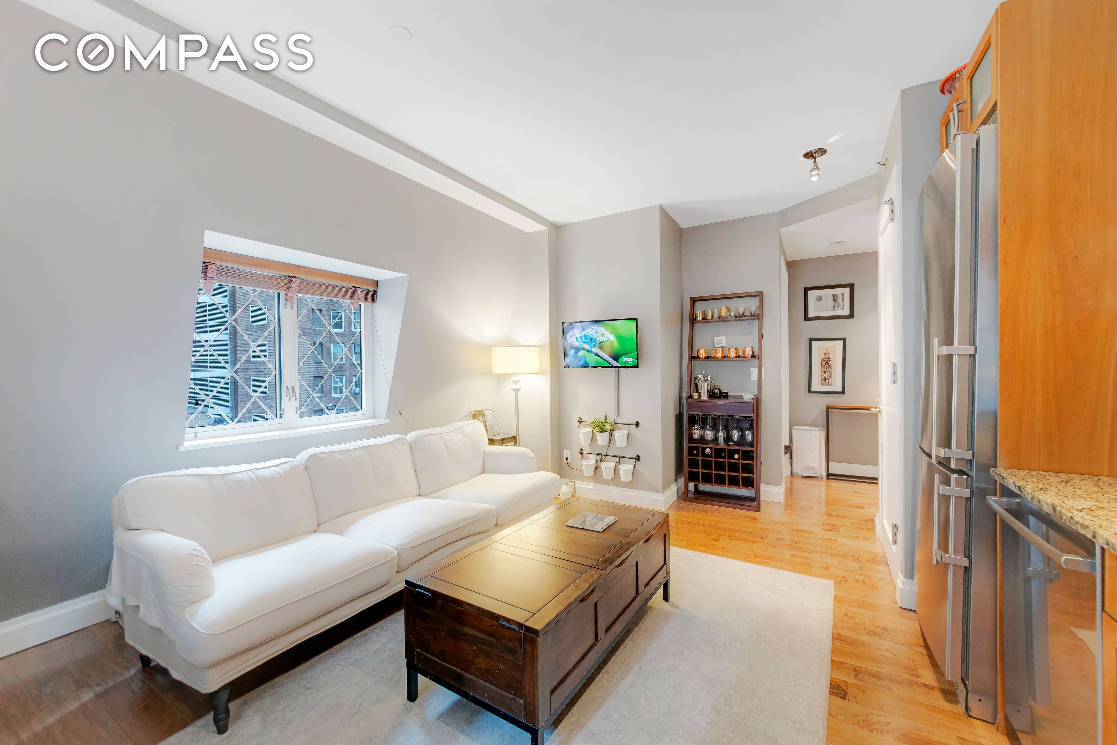 Welcome to an urban oasis in the heart of Manhattan's Financial District !