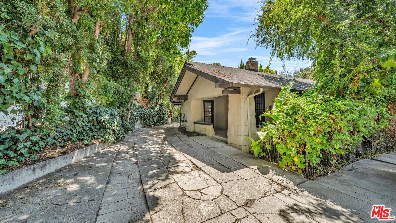 1918   Pinehurst Rd 2BR Hollywood Hills East La