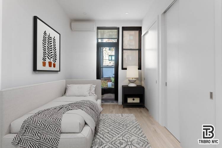 Modern 1BR 1. 5BA with In Unit Washer Dryer and Stylish FinishesExperience contemporary city living in this beautifully designed 1 bedroom, 1.