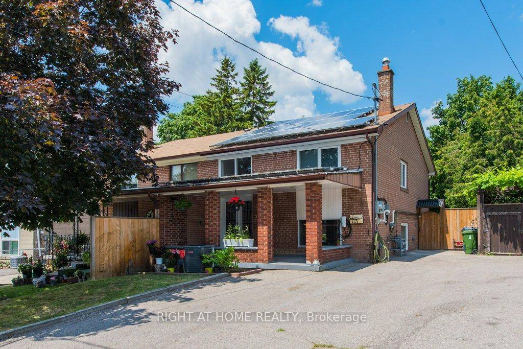 4 Bedroom Semi Detached Home on Premium Ravine Lot.
