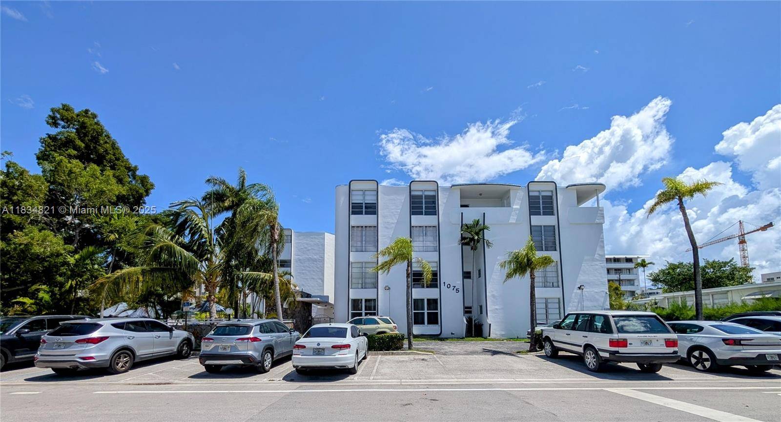 Exceptional Location ! FOR SALE Spacious Corner Unit with 1, 140 SQ.