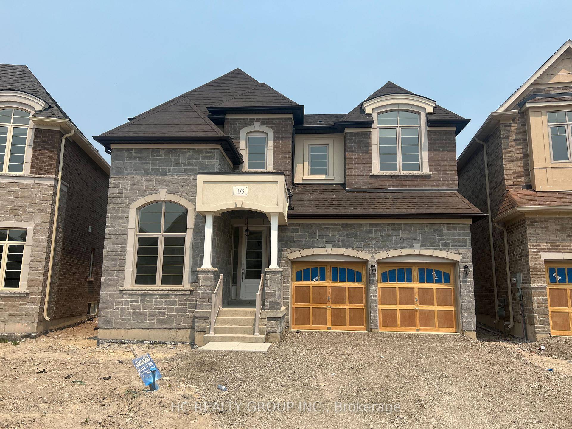 A MUST SEE PROPERTY ! 1 year old home in Sharon, East Gwillimbury !