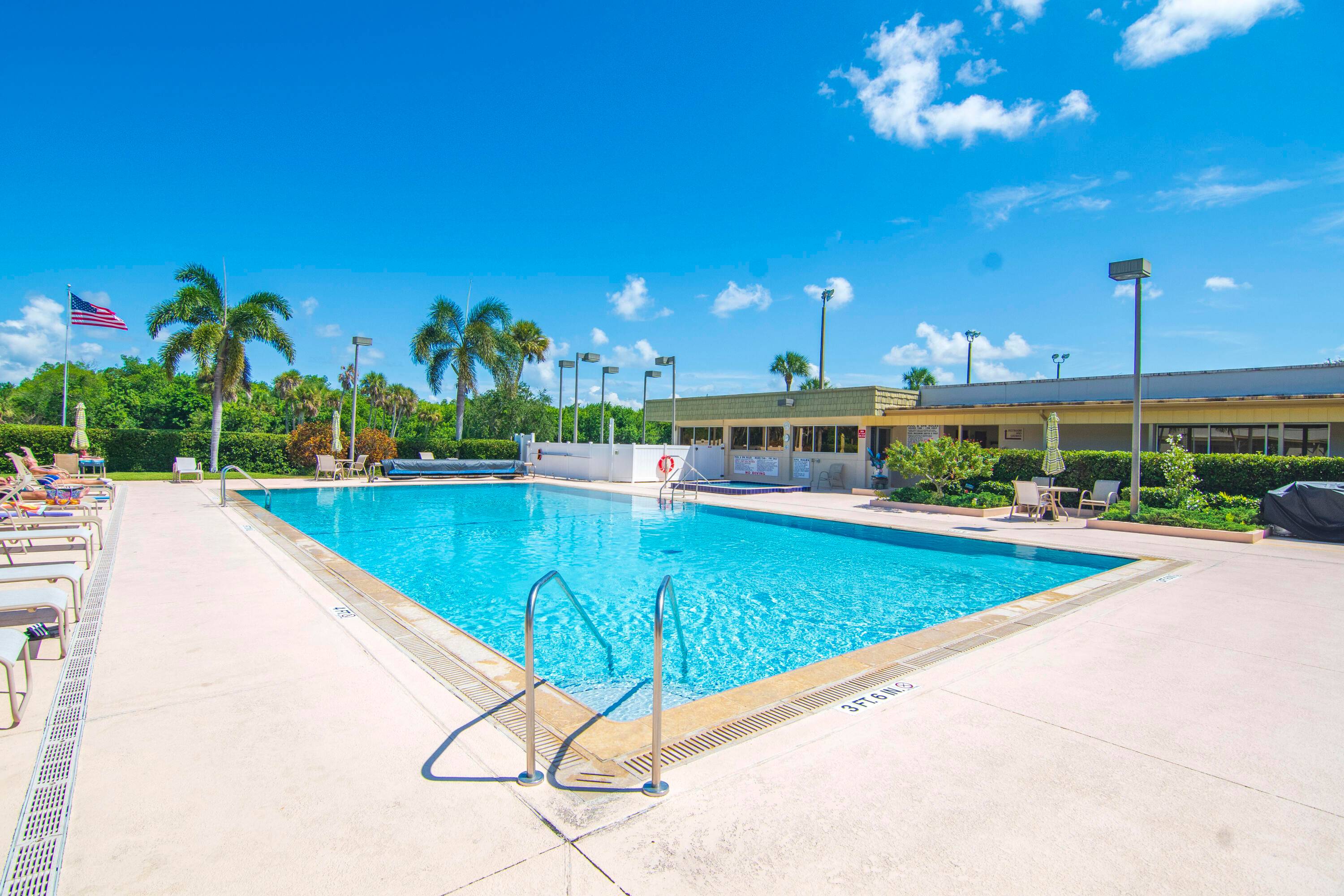 First floor gem Turn Key in a lively Vista Gardens 55 community !
