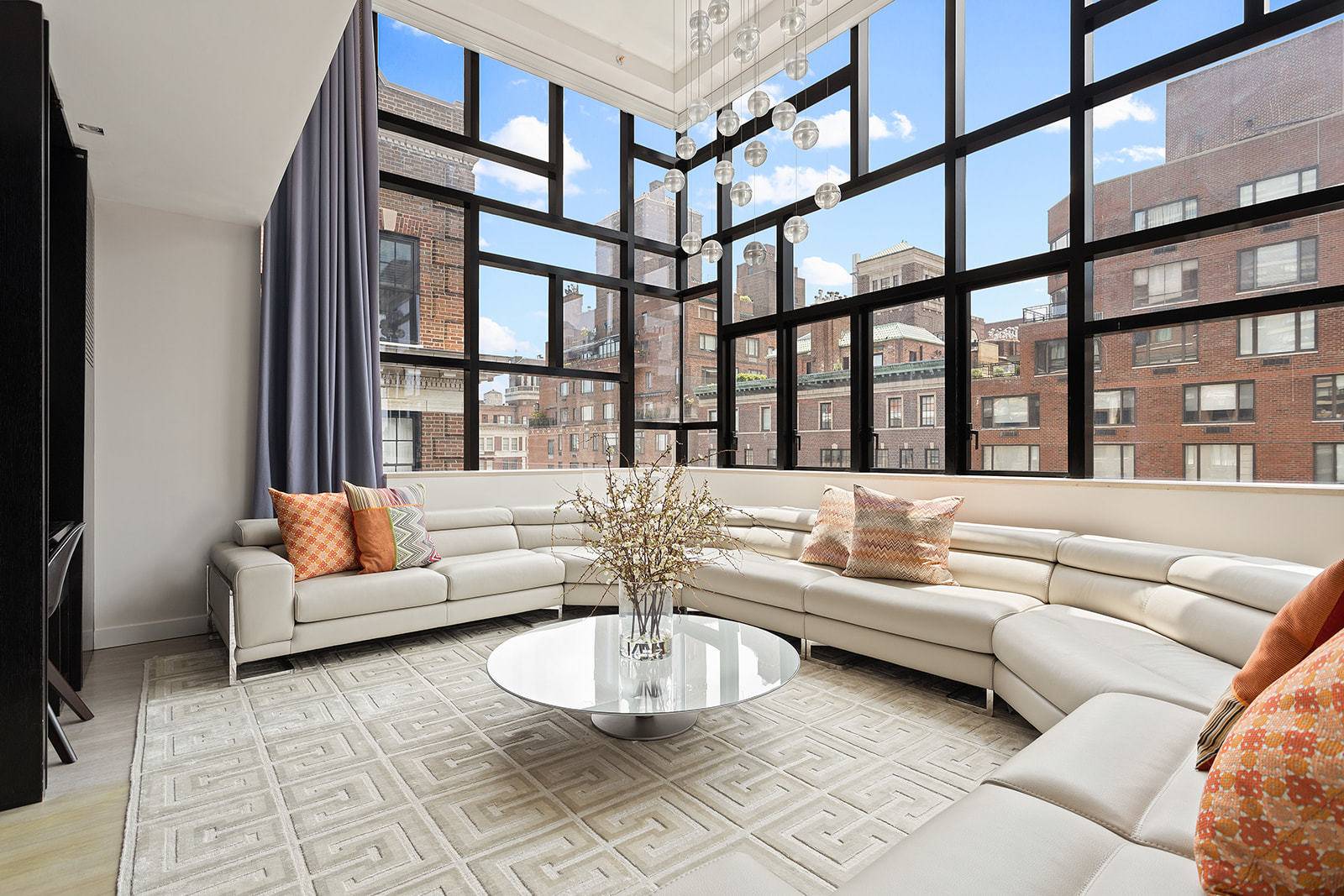 Possessing the perfect blend of downtown style and uptown elegance, the Penthouse at 441 East 57th Street is the crown jewel of Sutton Place.