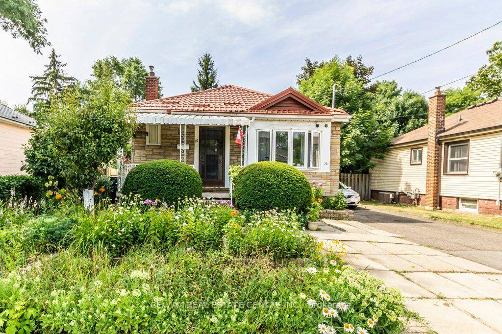THIS DETACHED BUNGALOW HAS BEEN OWNER OCCUPIED SINCE 2006 WITH METAL ROOF INSTALLED 2016.