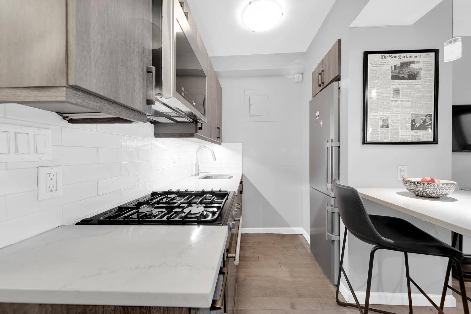 Welcome to this beautifully renovated north facing studio in the coveted Sutton House, nestled on one of the most charming, tree lined blocks in the Sutton Beekman neighborhood.