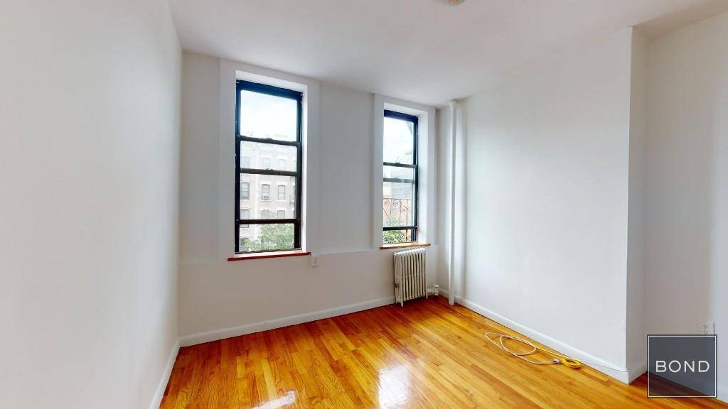 Spacious 2 bedroom in prime East Village location !