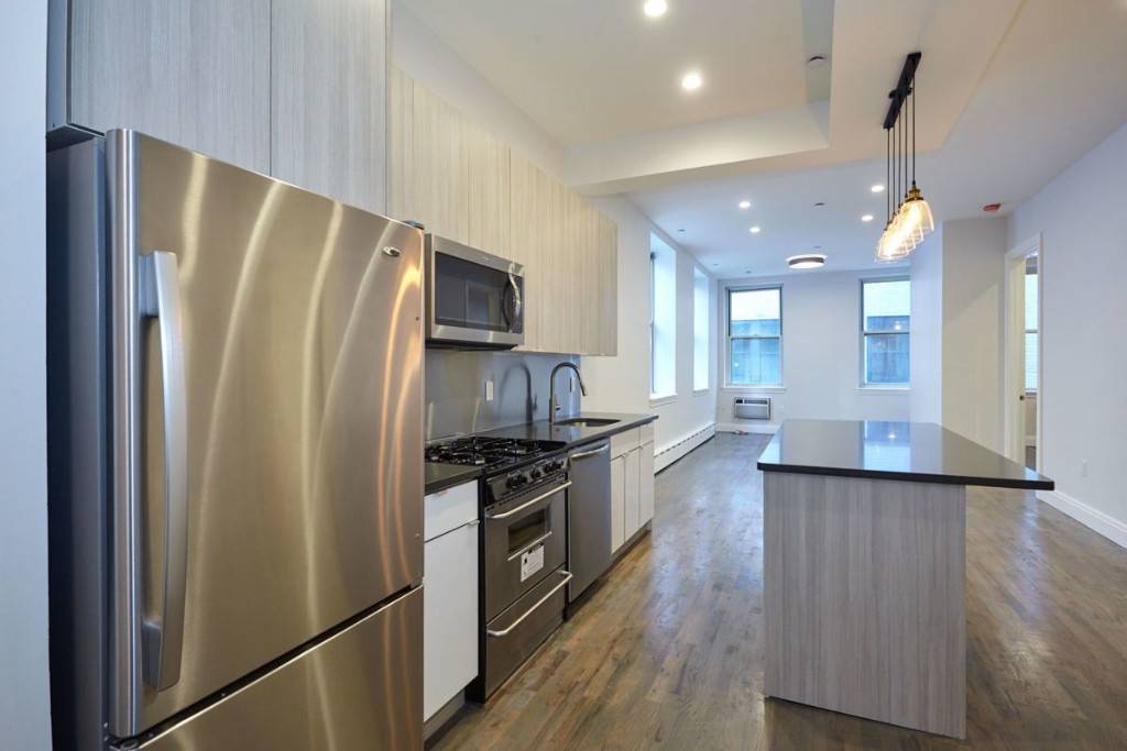 MASSIVE DOWNTOWN LOFT Convertible 3BR 2BA Dining AreaWelcome to your dream home in the heart of the Financial District.