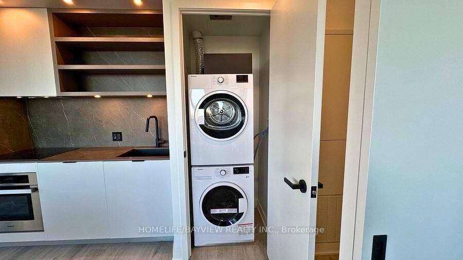 This stunning brand new luxury 1 den condo for lease at 55C, located in Toronto's prestigious Bloor Yorkville residences, offers the perfect blend of elegance and convenience.
