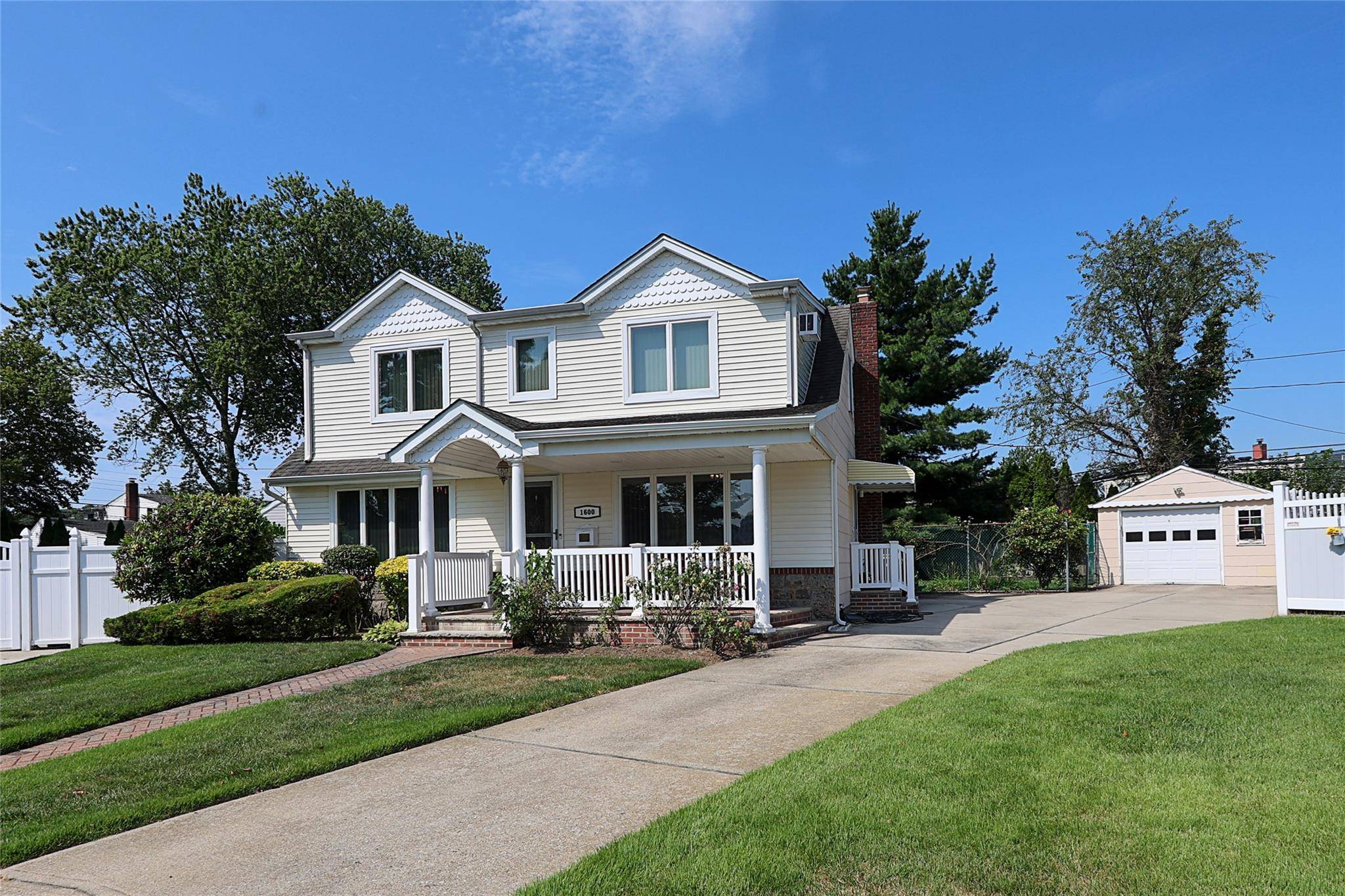 Welcome Home to this 2200 sq ft Colonial with a welcoming front porch nestled on a private cul de sac.