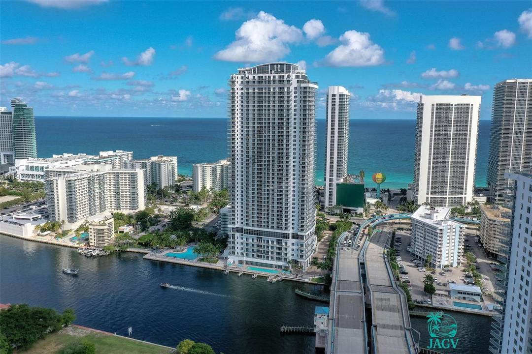 Experience the pinnacle of luxury living in this fully furnished Hollywood Beach apartment, perfectly suited for investors or discerning clients seeking an upscale coastal retreat.