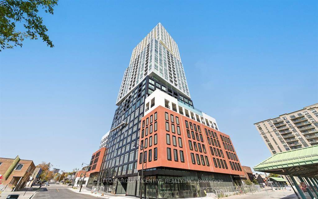 Debut Condos where luxury waterfront living meets an urban lifestyle !