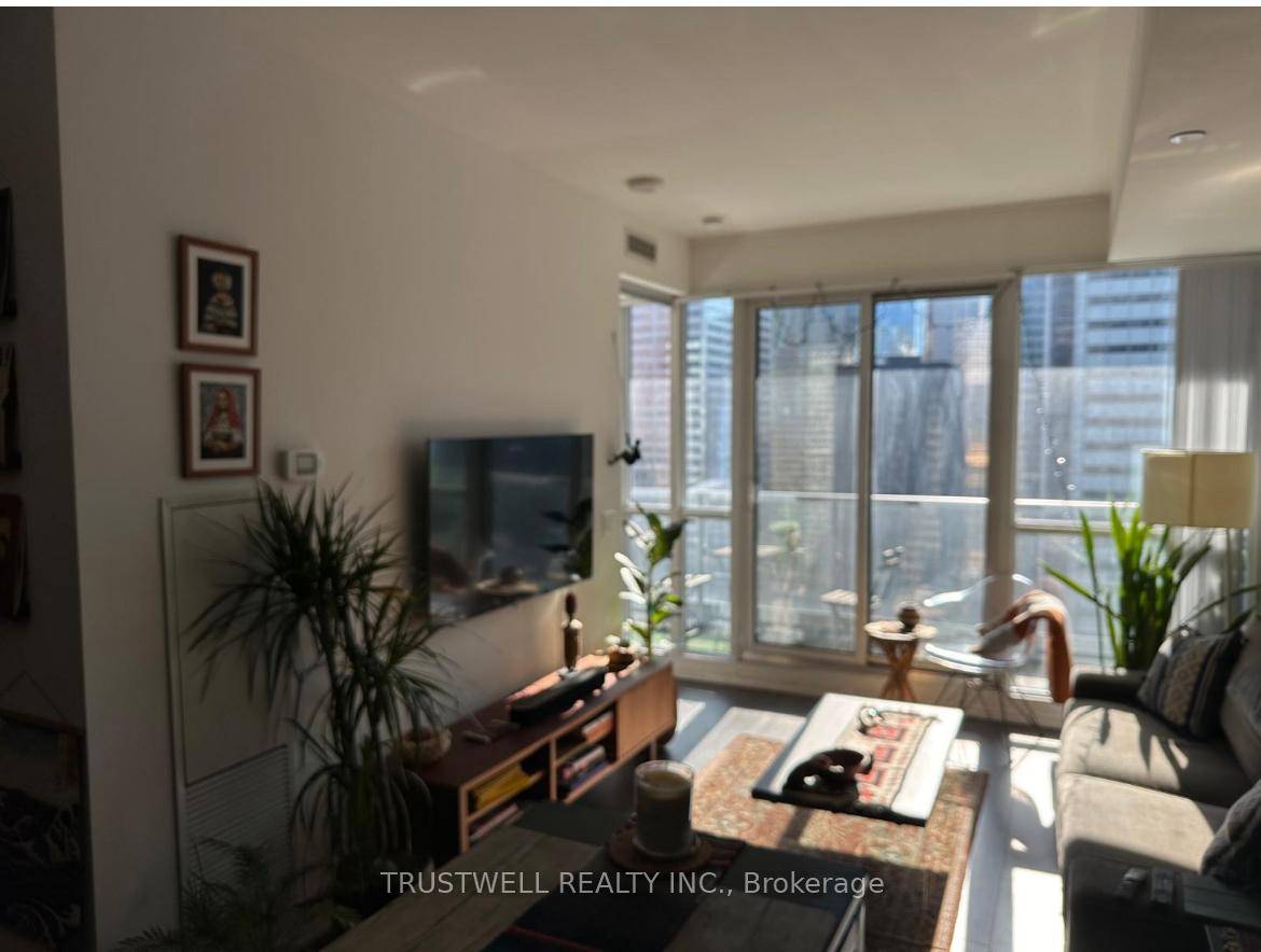 Welcome to your urban oasis in the heart of the Financial District !