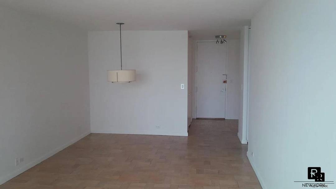 INVESTORS ONLY TENANT IN PLACE UNTIL SEPTEMBER 30, 2026Fully renovated with open Midtown and East River views, this sun filled residence offers an exceptional investment opportunity.