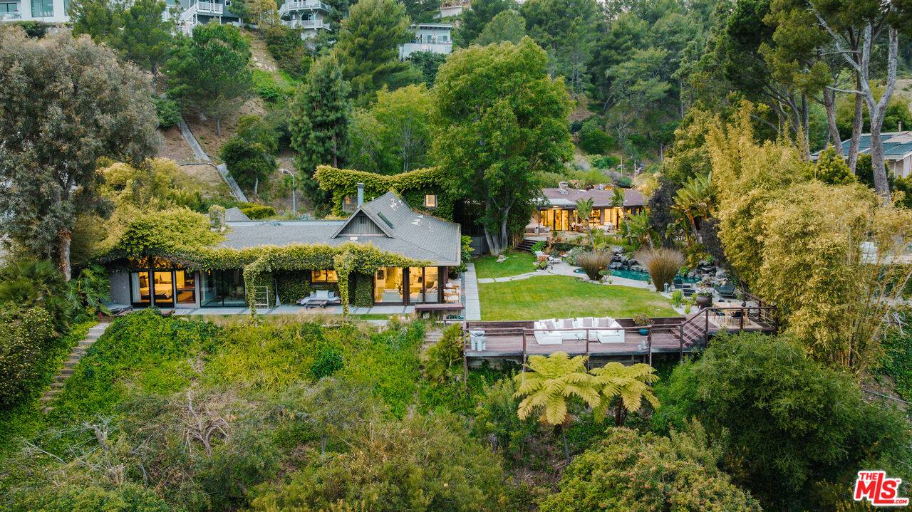2220   Banyan Dr 8.0 Brentwood LA
