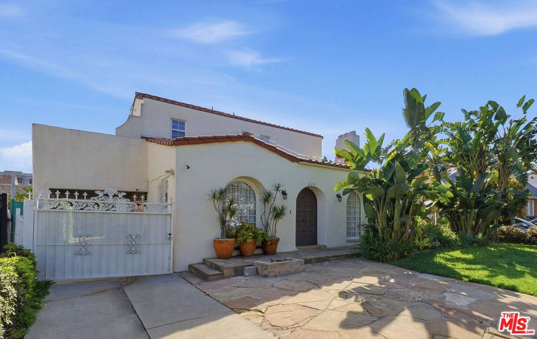 924   Westchester Pl 3BR La