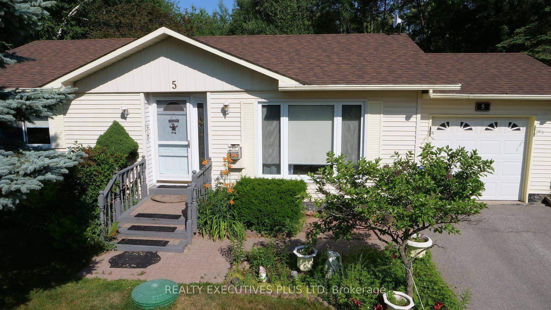 You Just Found It ! An Attractively Priced Bungalow On A Private Court In The Popular Adult Community Of Tecumseth Pines.
