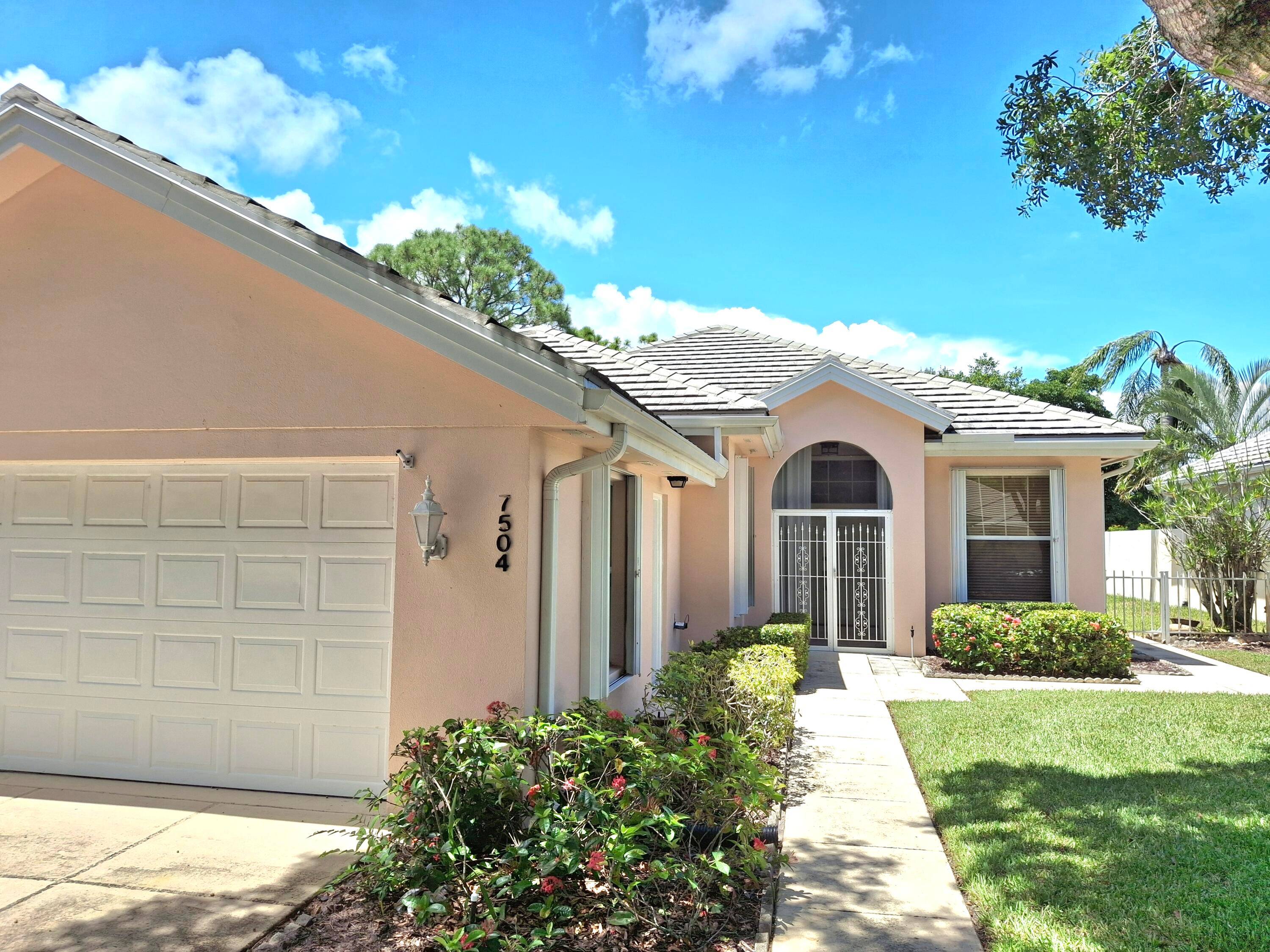 Welcome home to the Preserve of Hobe Sound.