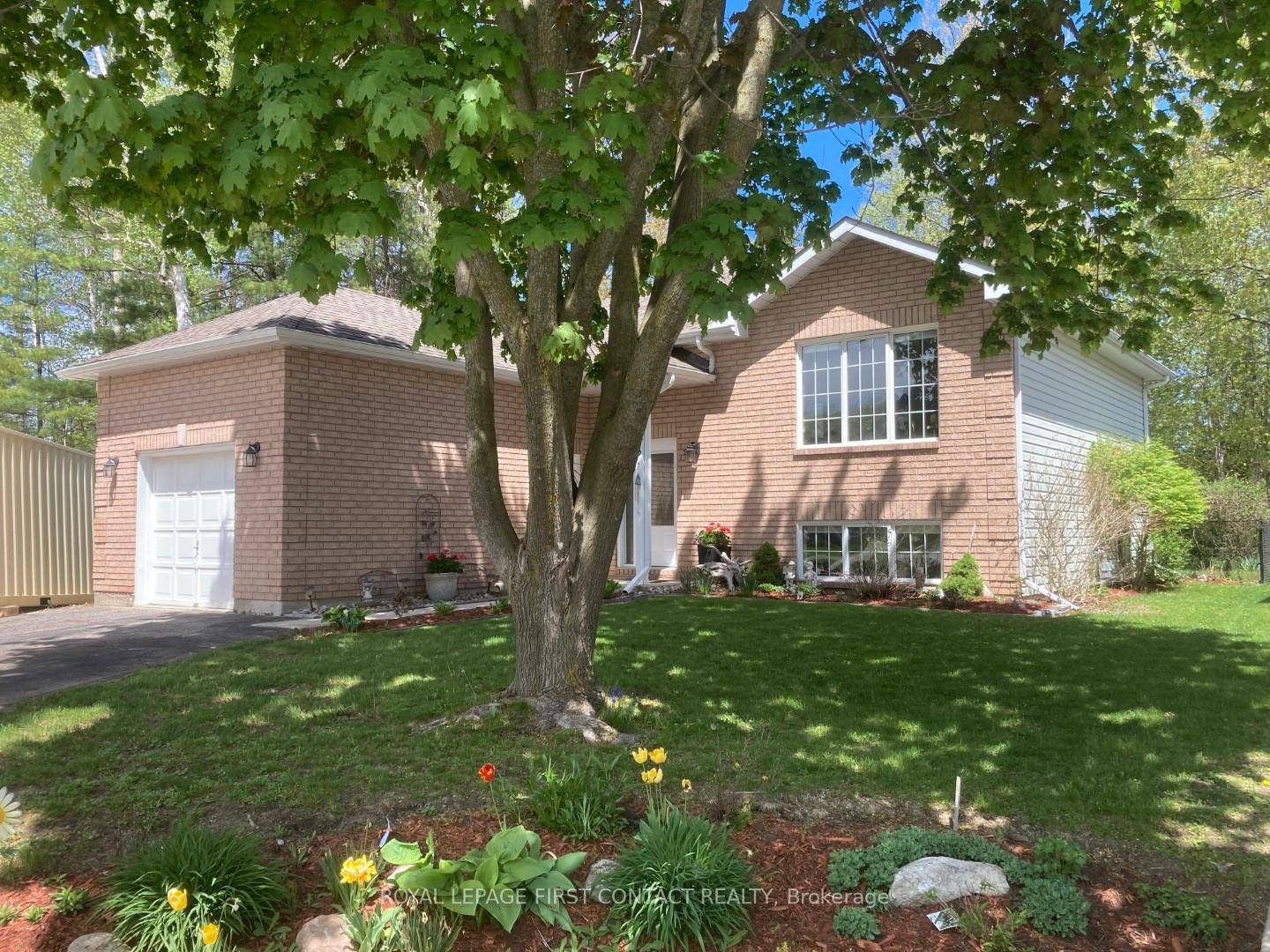 Welcome to this bright and beautiful raised bungalow located on a 63 x 122 irregular lot nestled on a quiet cul de sac and backing onto a treed green space.
