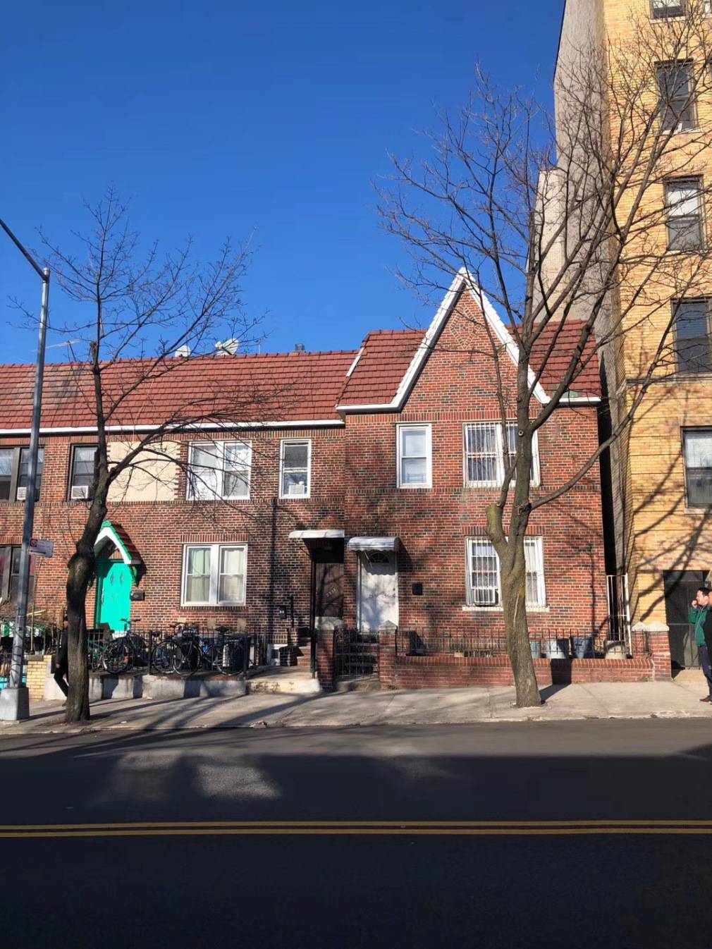 Beautiful 2family Brick House located in long island city.