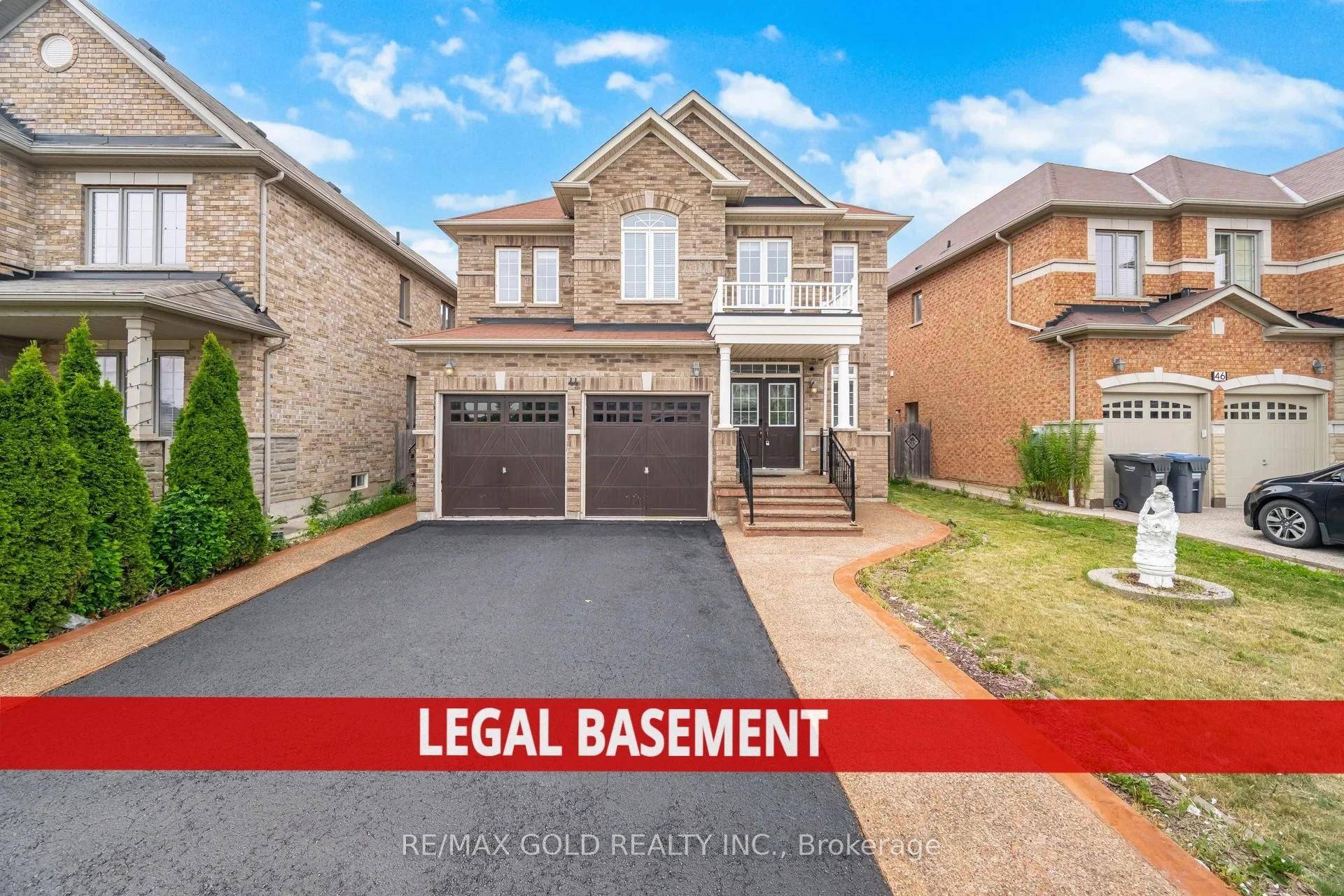 Aprx 3000 Sq FT ! ! Come amp ; Check Out This Very Well Maintained Fully Detached Luxurious Home.