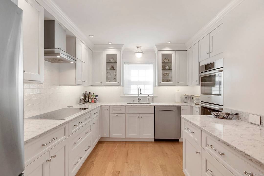 Truly beautiful, open floor plan townhouse.