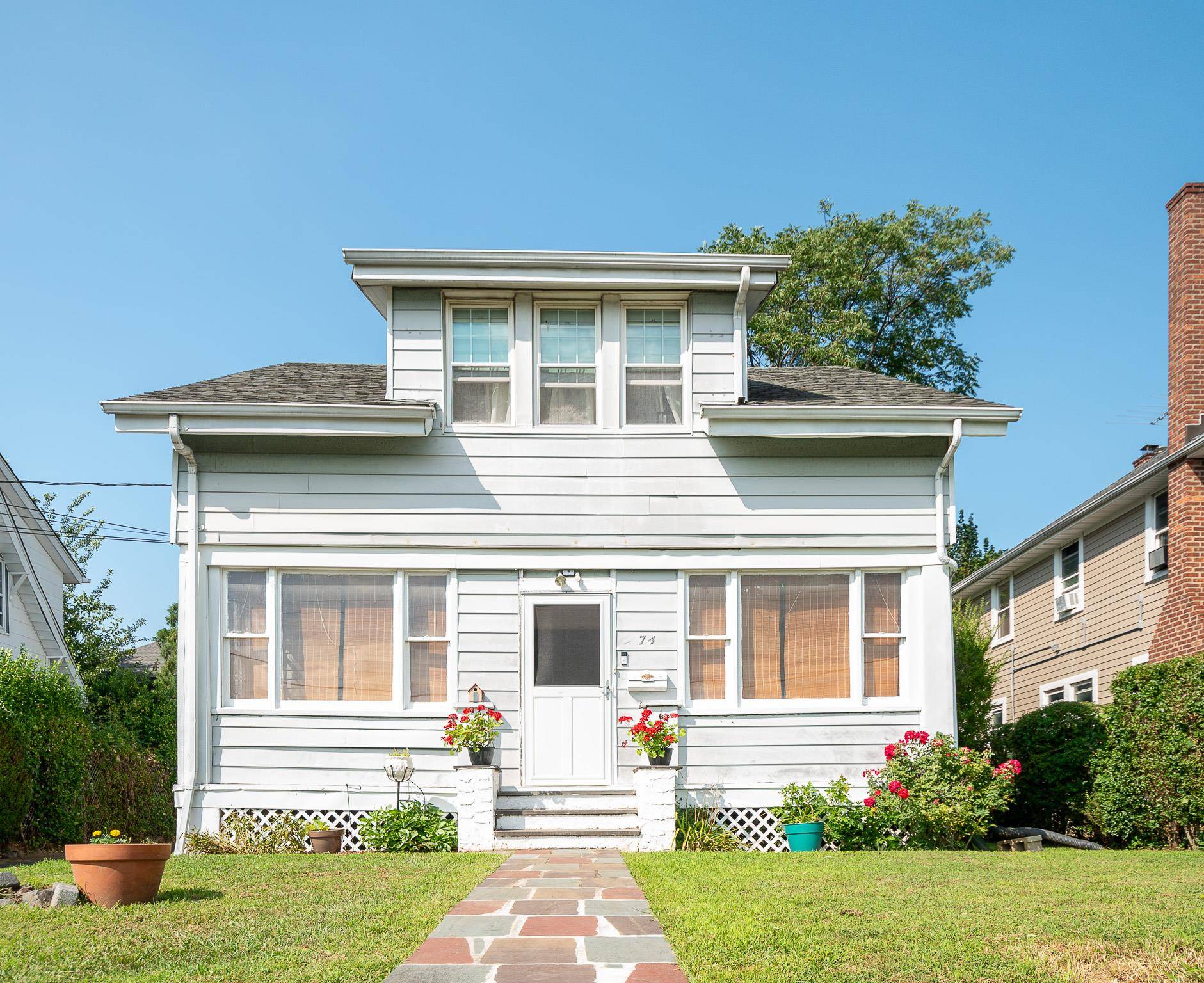 This lovely single family home is located in the Greenburgh White Plains area, and is move in ready.