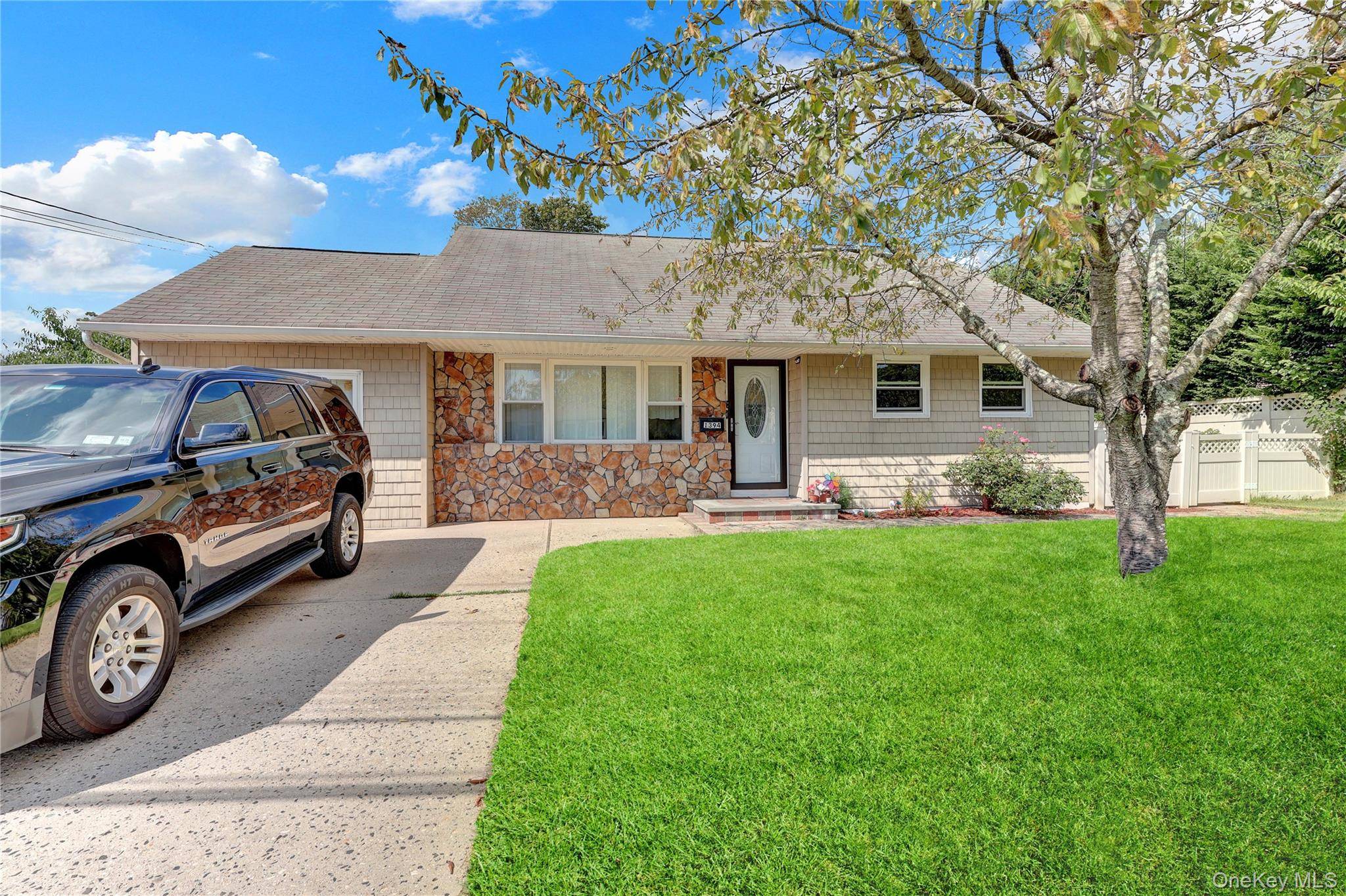 This immaculate, fully renovated Raised Ranch offers 4 spacious bedrooms and 2 full baths across 2, 000 square feet of stylish living space.