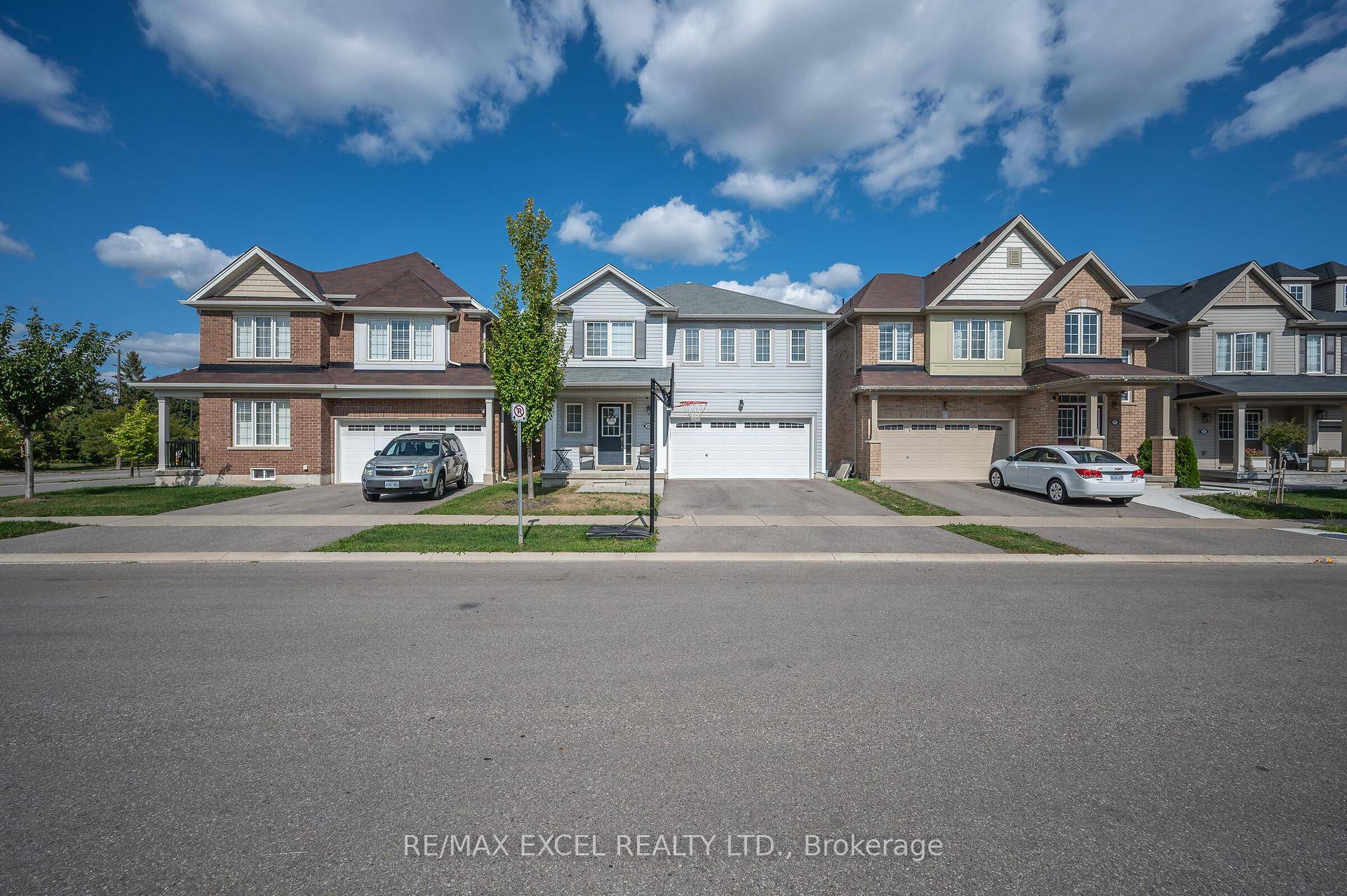 This Absolutely Stunning and Well Kept Detached Home Spacious 4 Bedrooms.