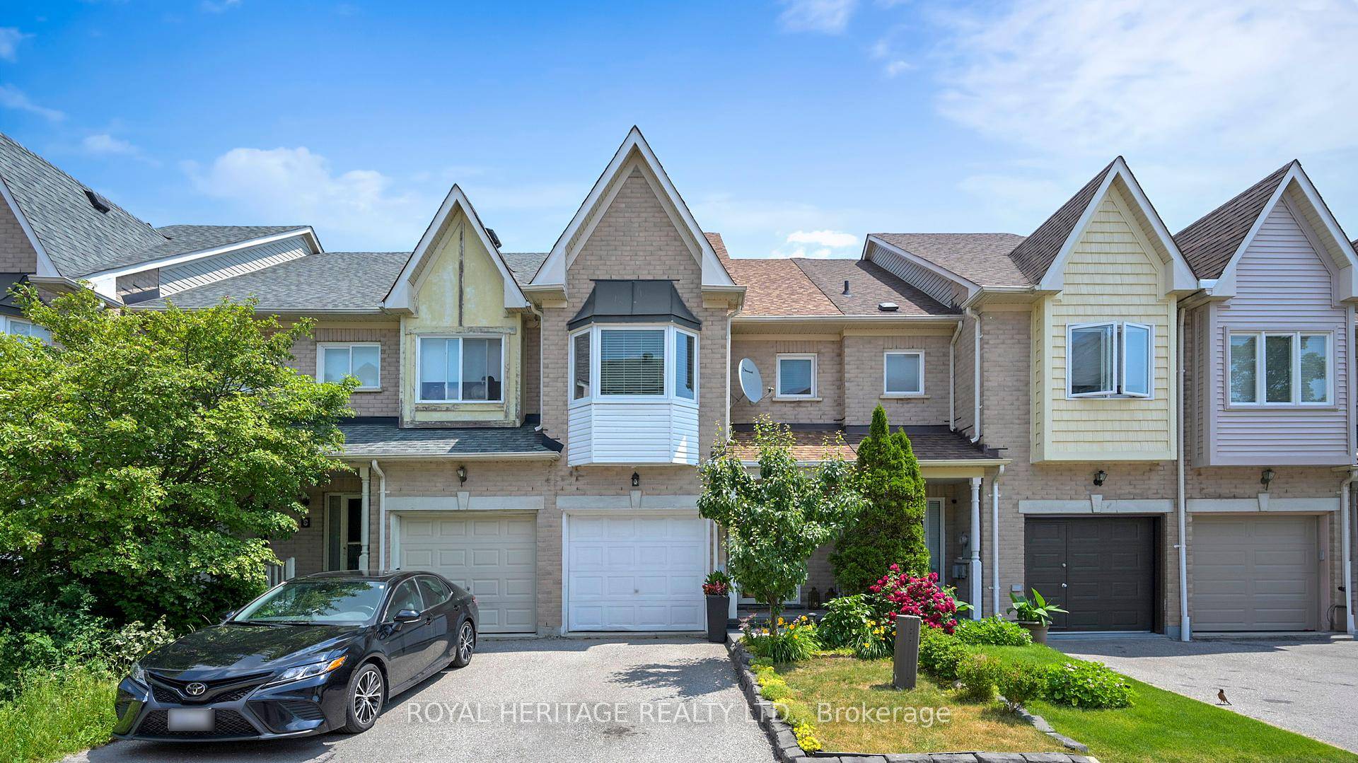 Welcome to Lakeside living in the heart of the West Rouge Community.