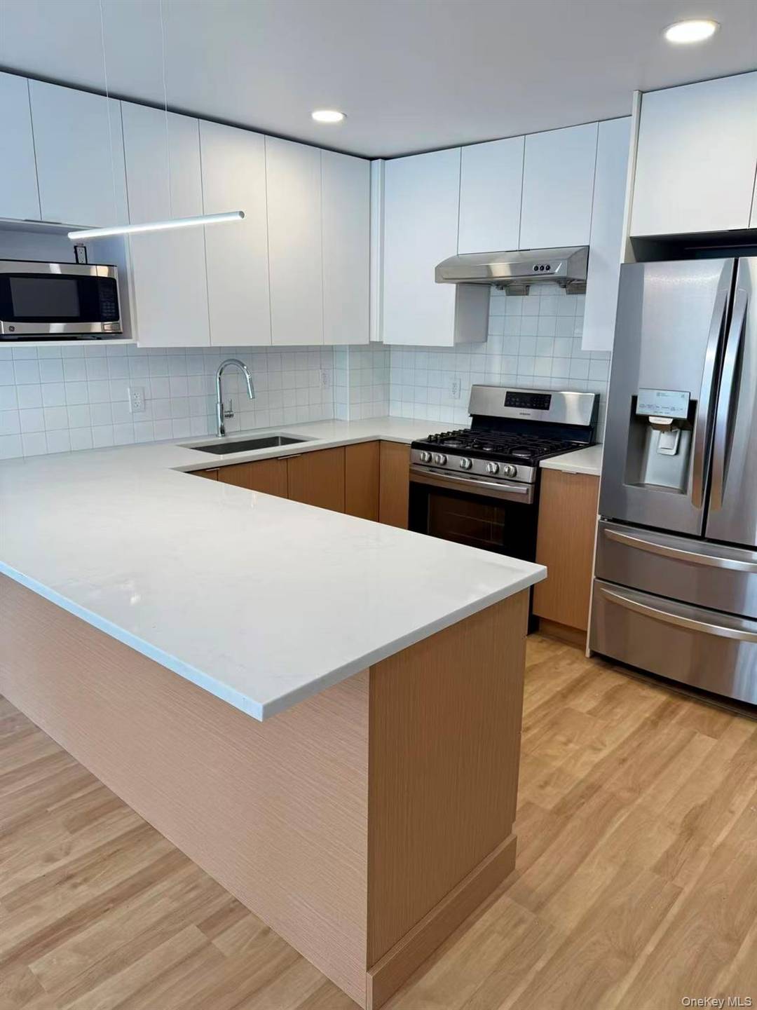 Fully renovated 2 BRs 2 FBTH, walk in 1st floor, laundry in unit, private own paved backyard, border of West Bed Stuy amp ; Clinton Hill, 10 minutes walk to ...
