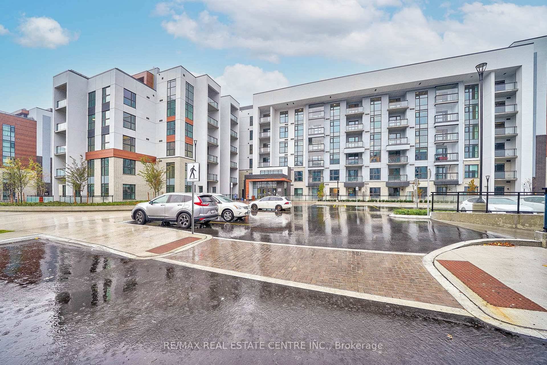 Less than 1 year old condo unit 613 sq ft plus 63 sq ft balcony in Soleil Condos is a blend of comfort and convenience.