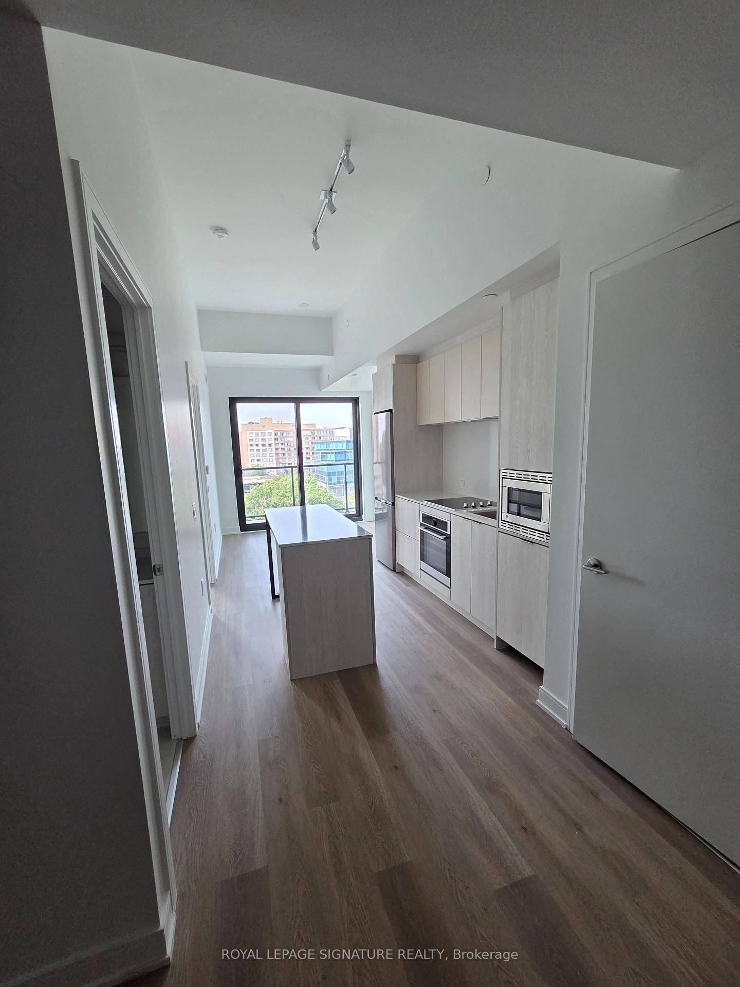 Brand new, never lived in 1 Bedroom Den condo at Arte Residences, ideally situated in the Hurontario amp ; Dundas corridor.