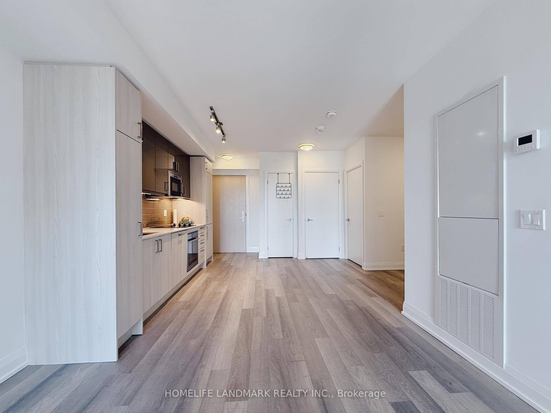 1 Bedroom 1 Den Unit In The Heart Of Downtown Toronto With West Unobstructed Views.